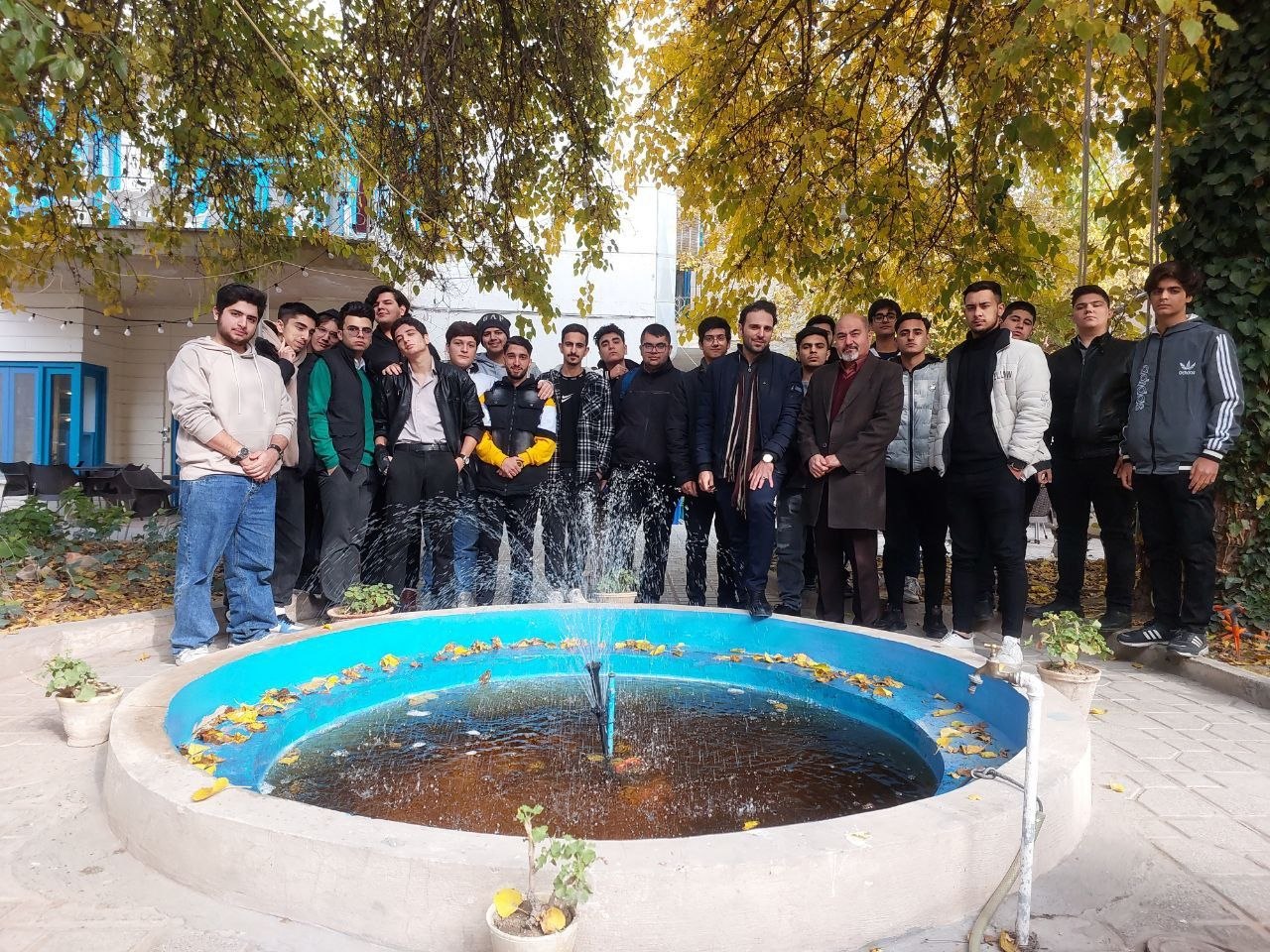 تصویر 8 از گالری هنرستان کارآفرینان پویندگان